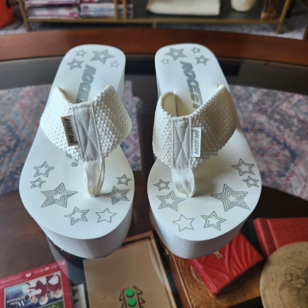 Rocket Dog size 6 platform flip flops
